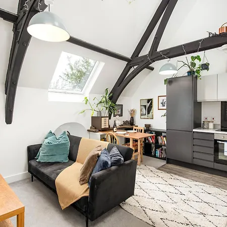 Unique Converted Church Flat-sleeps 4-parking-by Fabaccommodation Apartment