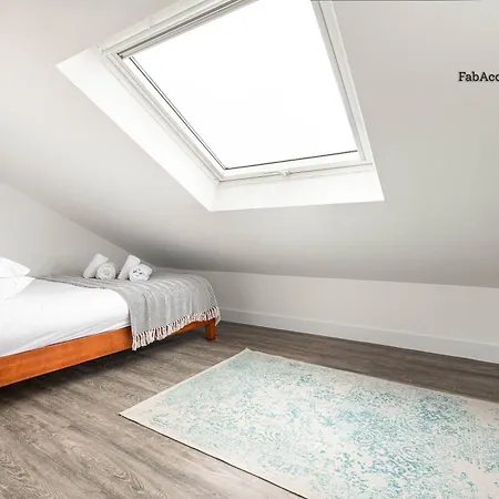 Apartment Unique Converted Church Flat-sleeps 4-parking-by Fabaccommodation Bristol
