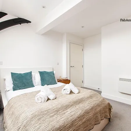 Apartment Unique Converted Church Flat-sleeps 4-parking-by Fabaccommodation