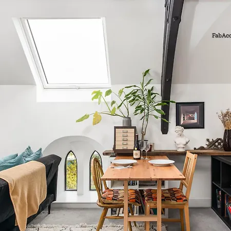 Unique Converted Church Flat-sleeps 4-parking-by Fabaccommodation *