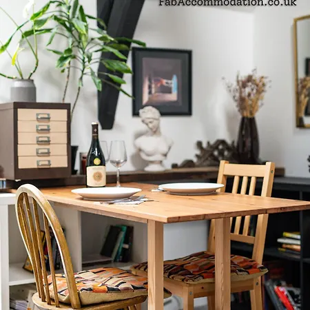 Unique Converted Church Flat-sleeps 4-parking-by Fabaccommodation Apartment *