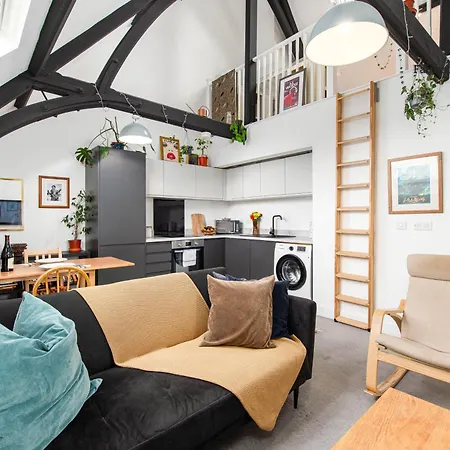 Apartment Unique Converted Church Flat-sleeps 4-parking-by Fabaccommodation *
