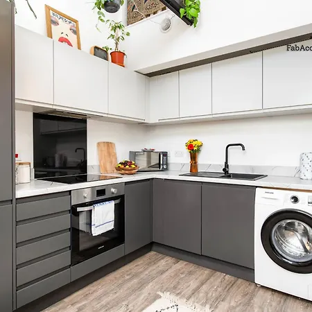 Unique Converted Church Flat-sleeps 4-parking-by Fabaccommodation * Bristol