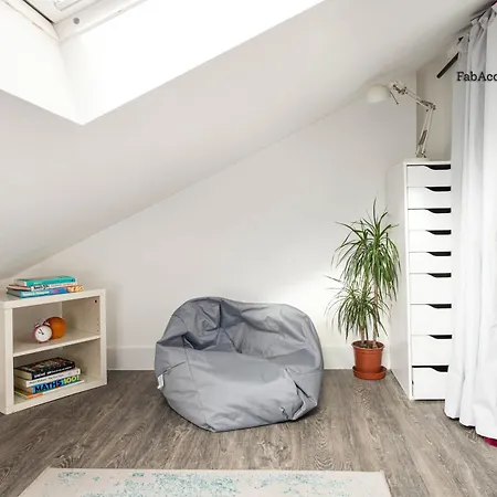 Appartamento Unique Converted Church Flat-sleeps 4-parking-by Fabaccommodation *