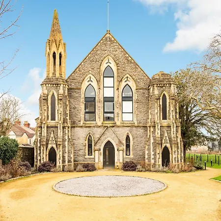 Unique Converted Church Flat-sleeps 4-parking-by Fabaccommodation *